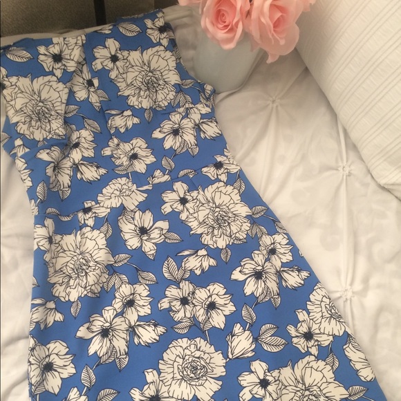 Fitted, professional Dress - Picture 1 of 4